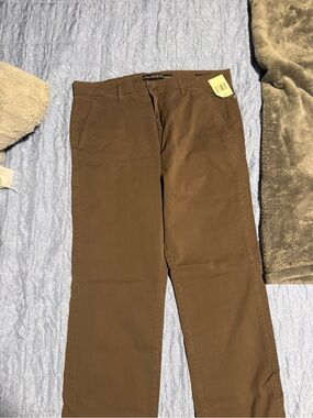 GUESS Men's Brown Straight-Leg Chinos